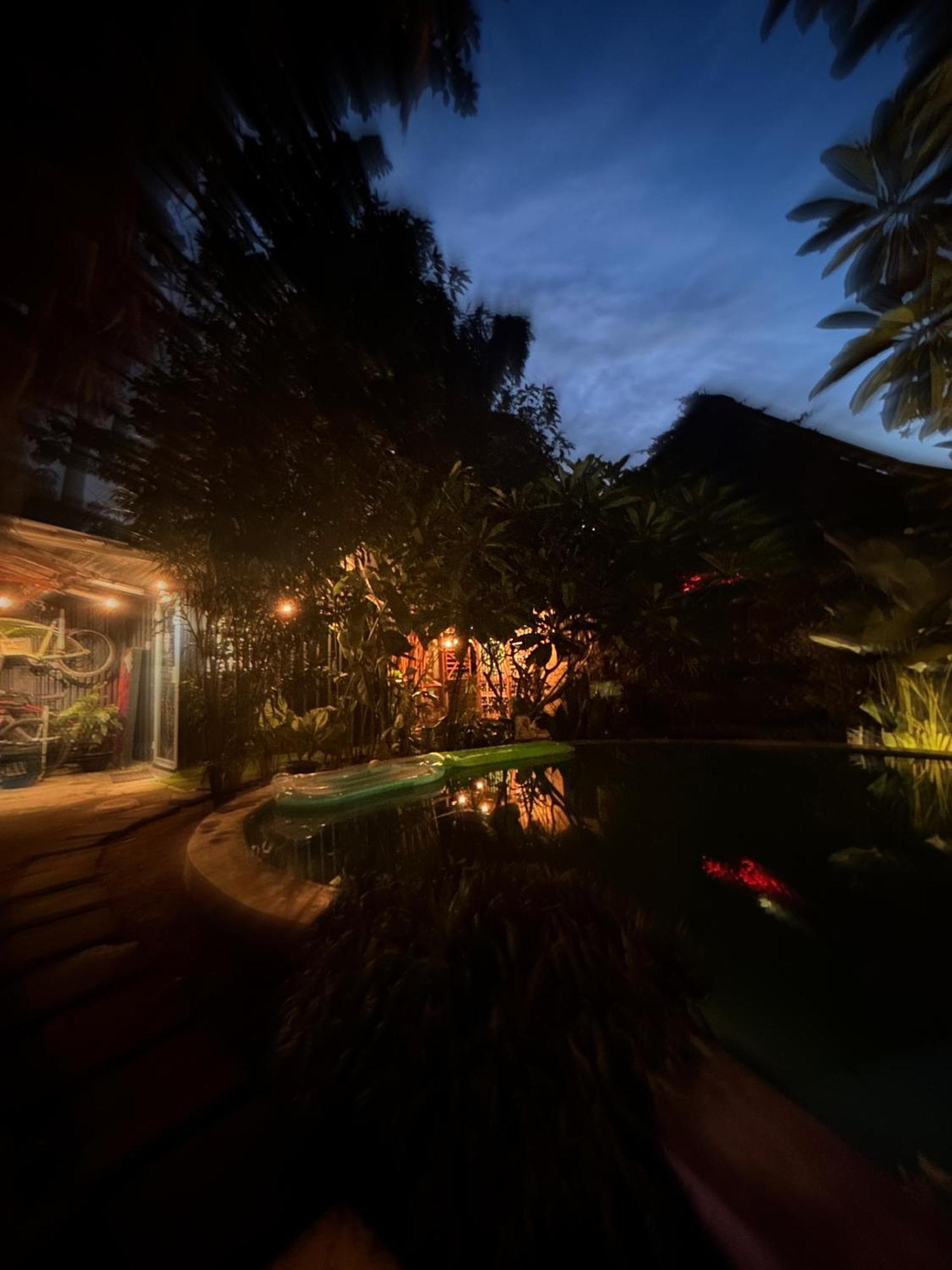 Losmanos Hostel Yogyakarta Exteriör bild