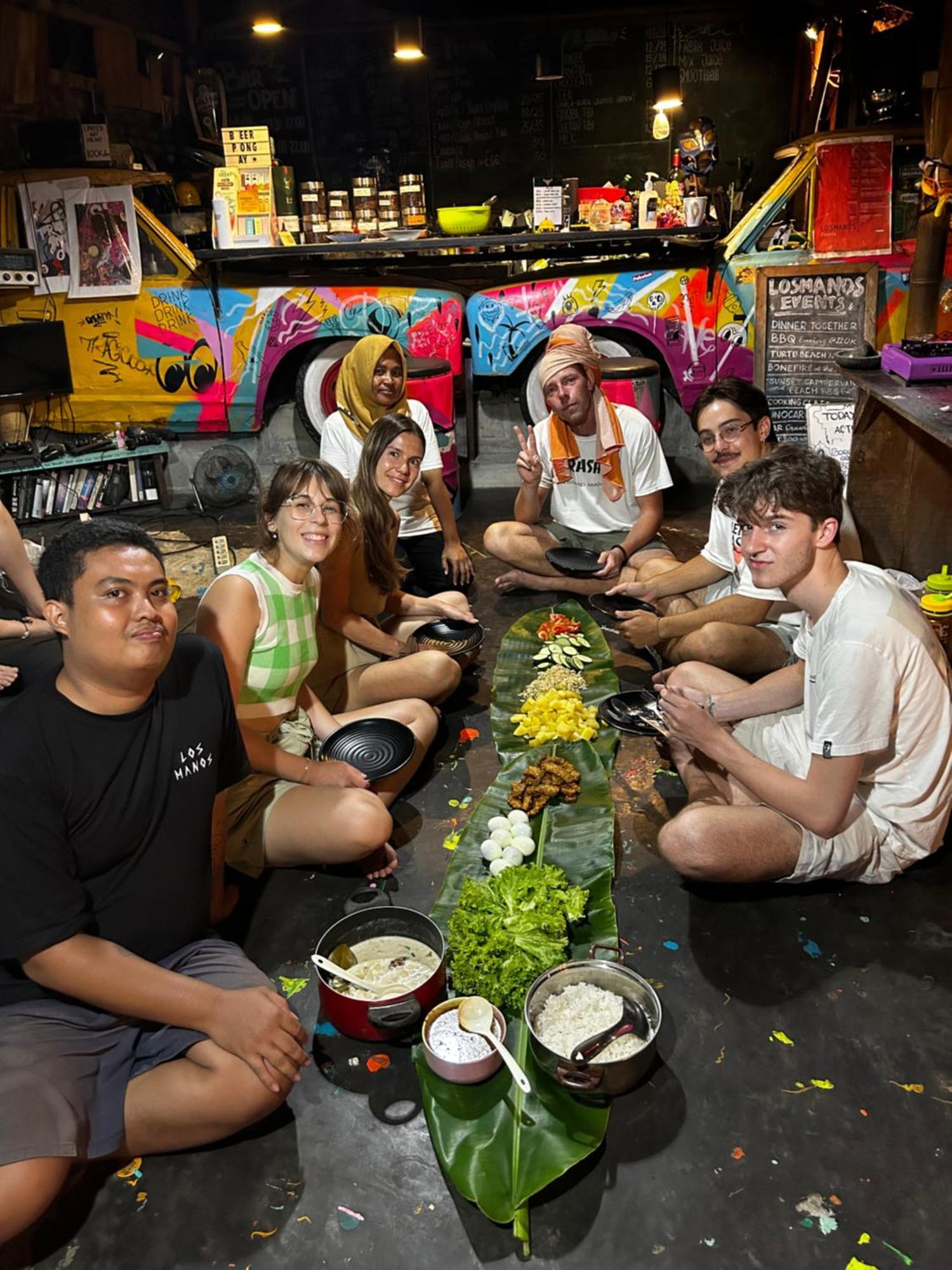 Losmanos Hostel Yogyakarta Exteriör bild