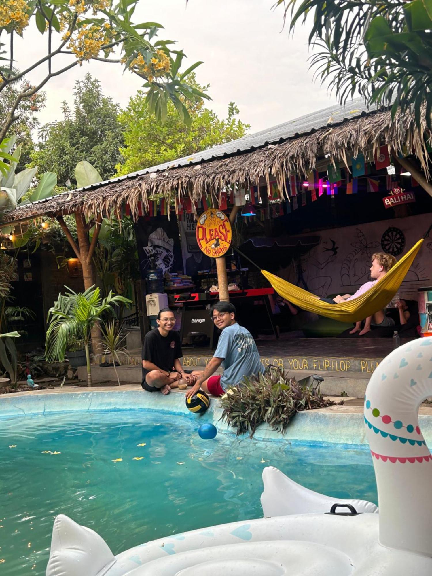 Losmanos Hostel Yogyakarta Exteriör bild