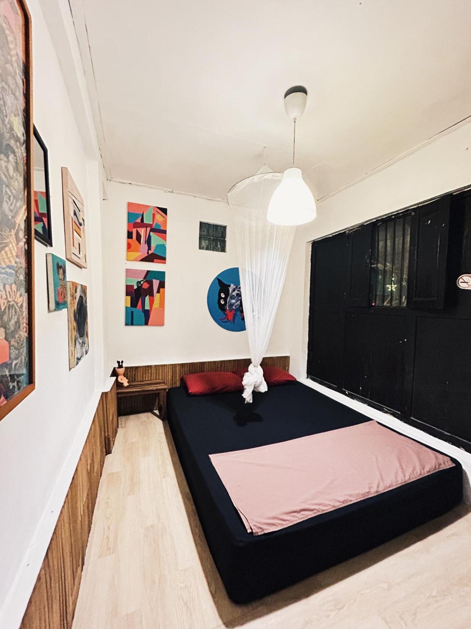 Losmanos Hostel Yogyakarta Exteriör bild