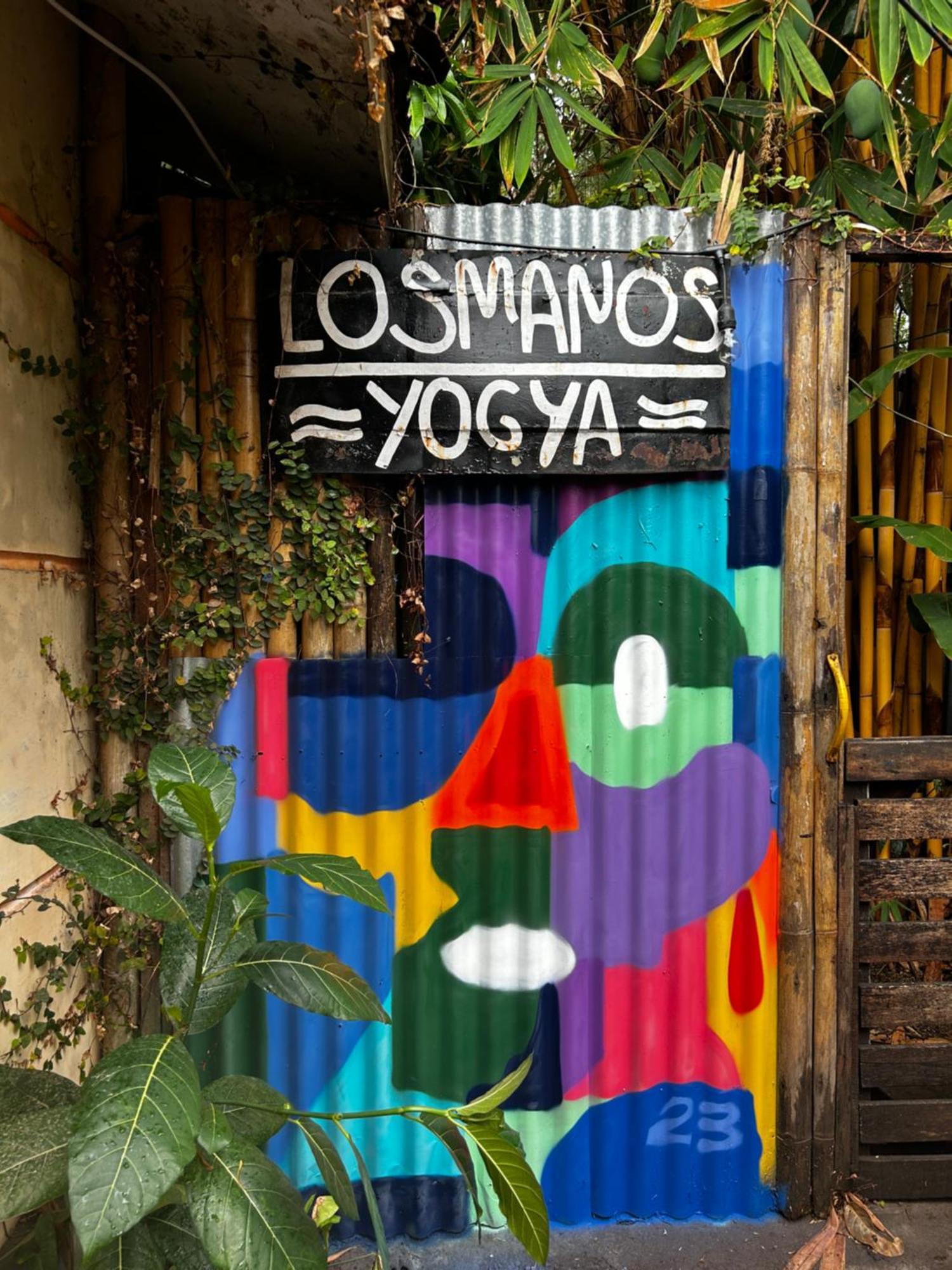 Losmanos Hostel Yogyakarta Exteriör bild