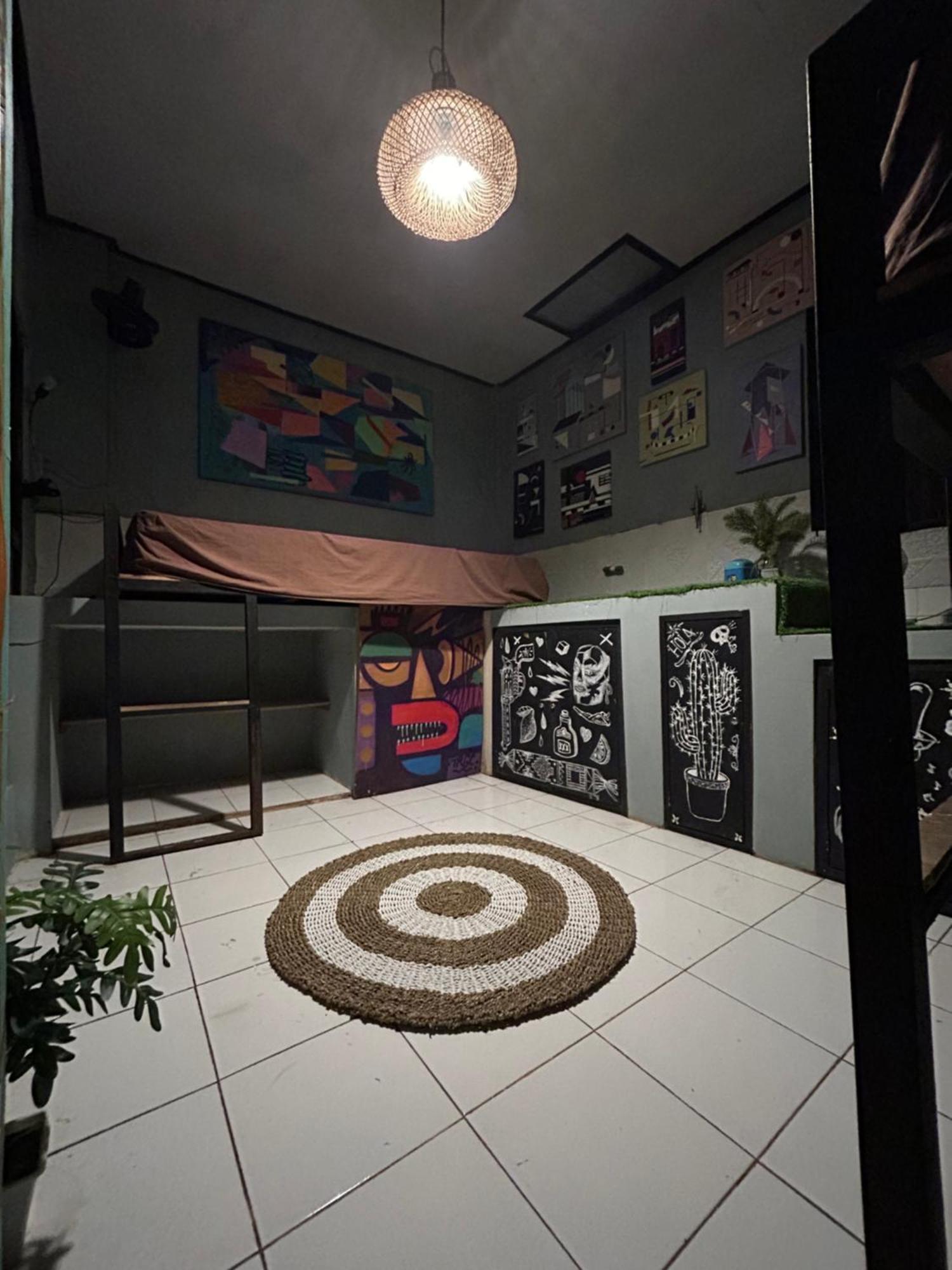 Losmanos Hostel Yogyakarta Exteriör bild