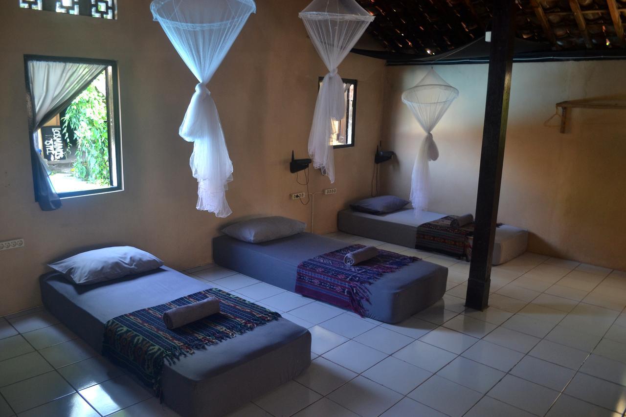 Losmanos Hostel Yogyakarta Exteriör bild