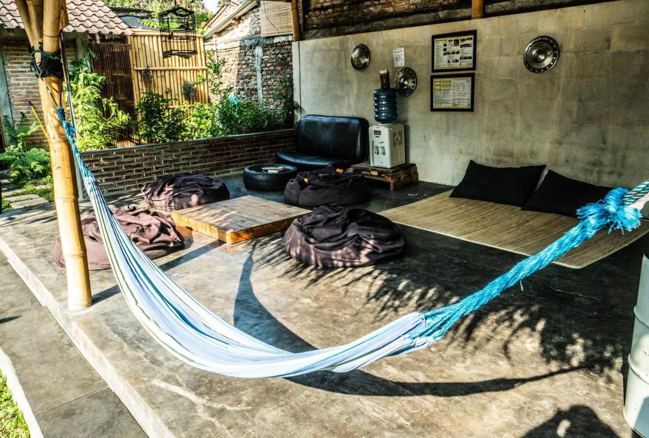 Losmanos Hostel Yogyakarta Exteriör bild