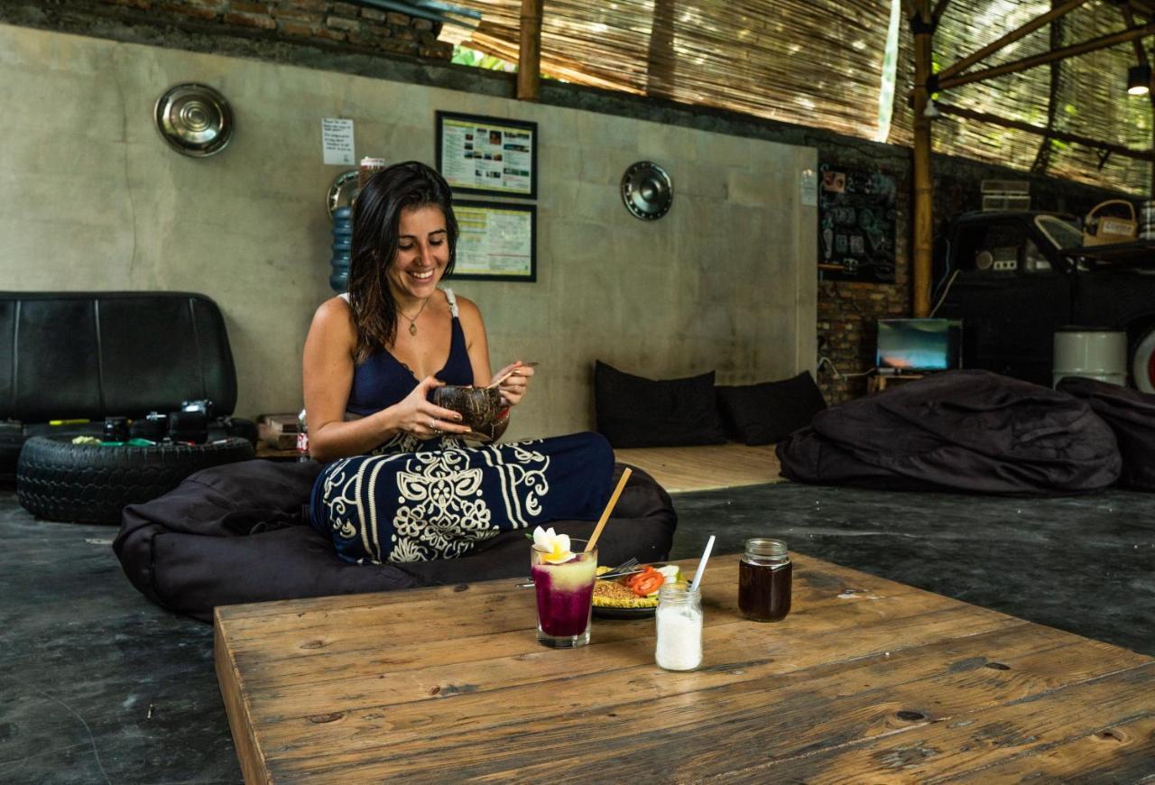 Losmanos Hostel Yogyakarta Exteriör bild
