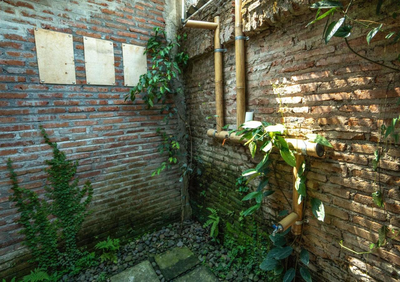 Losmanos Hostel Yogyakarta Exteriör bild