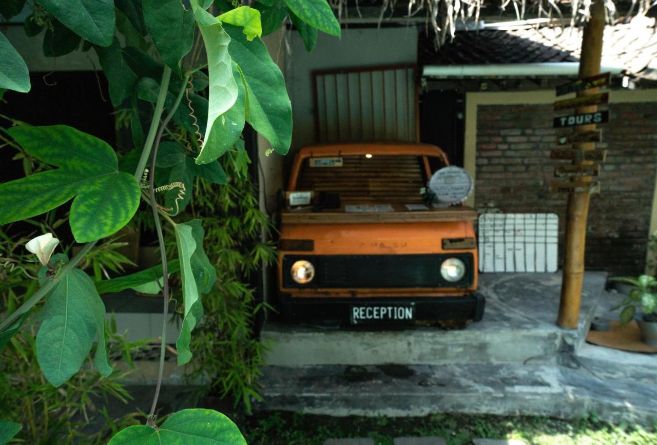 Losmanos Hostel Yogyakarta Exteriör bild