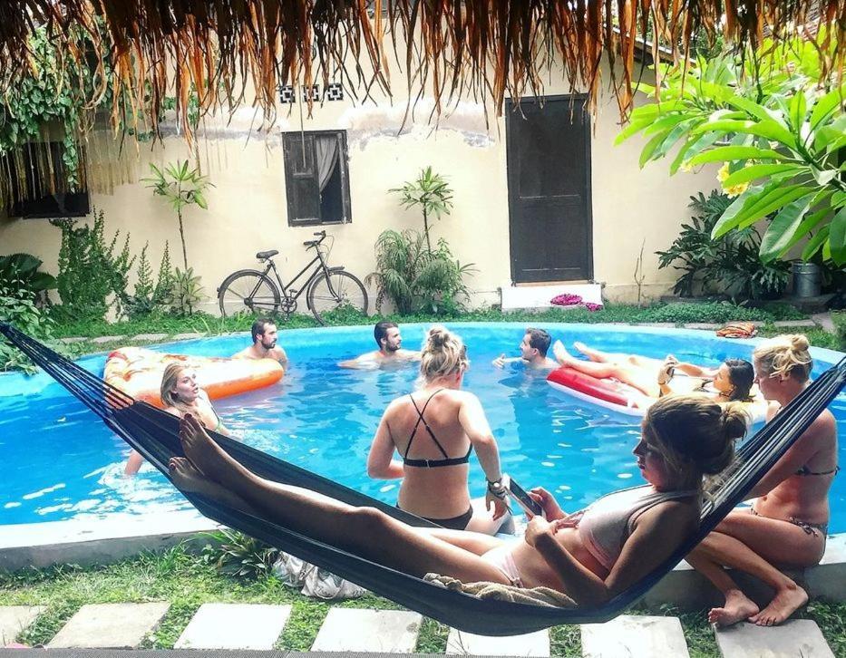 Losmanos Hostel Yogyakarta Exteriör bild
