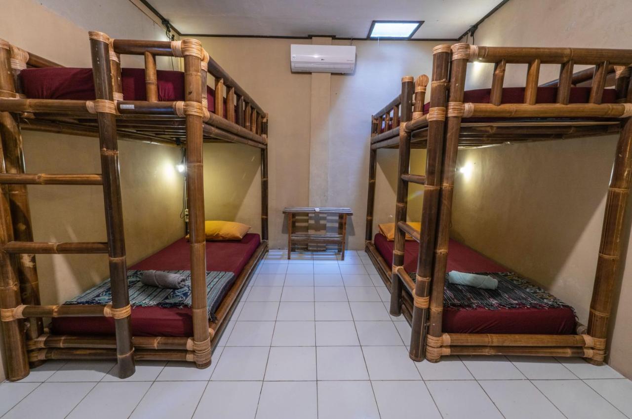 Losmanos Hostel Yogyakarta Exteriör bild
