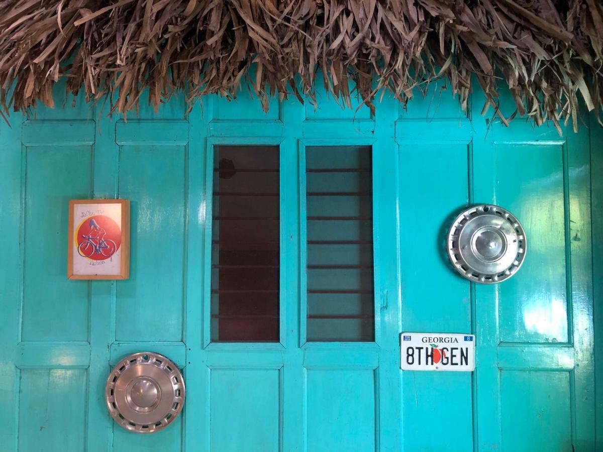 Losmanos Hostel Yogyakarta Exteriör bild